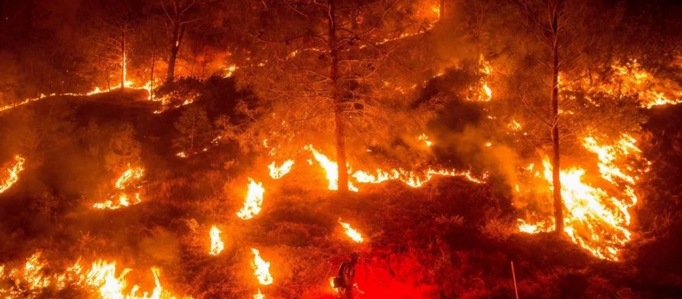 Σε κατάσταση έκτακτης ανάγκης η Καλιφόρνια: Σχεδόν 200.000 άνθρωποι εγκαταλείπουν τα σπίτια τους (βίντεο)